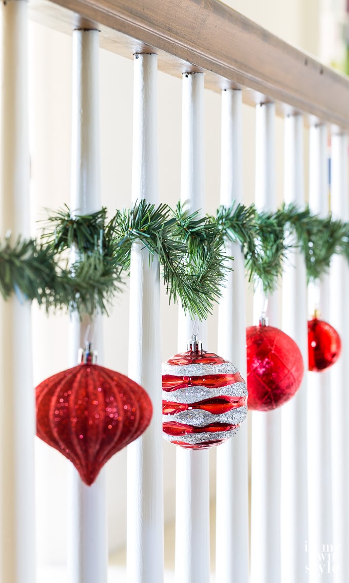 13 Creative Ways to Decorate for Christmas Using Garland Ties