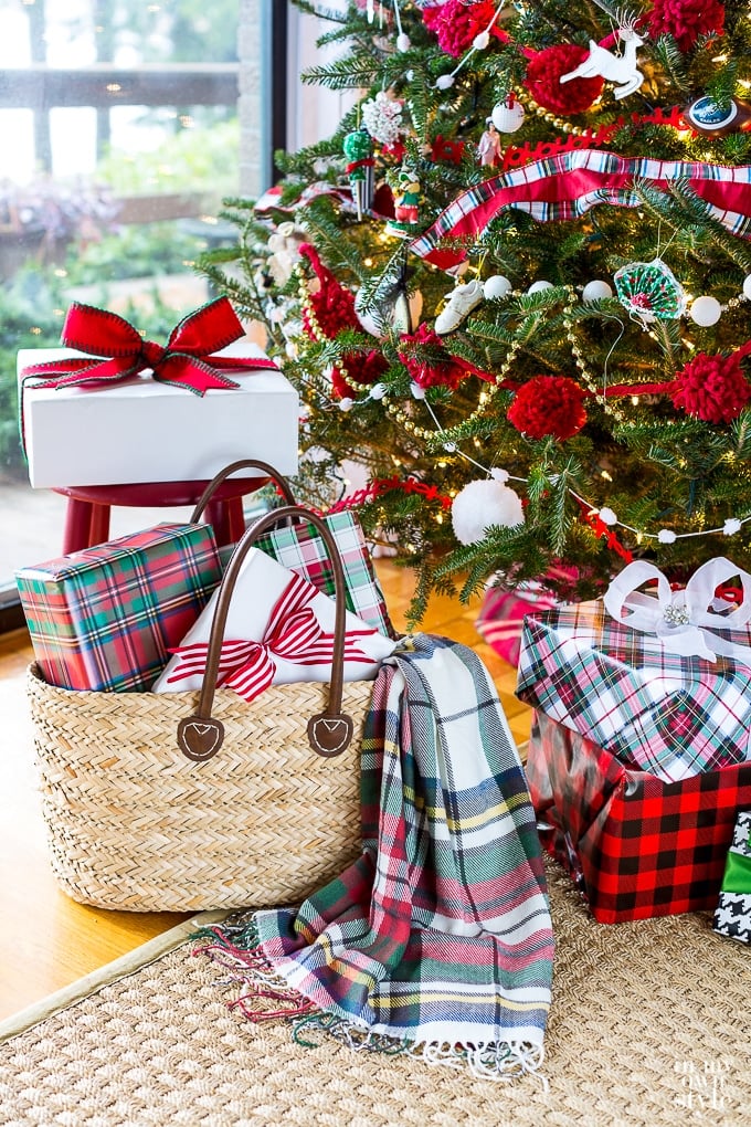 Christmas decorating and wrapping ideas