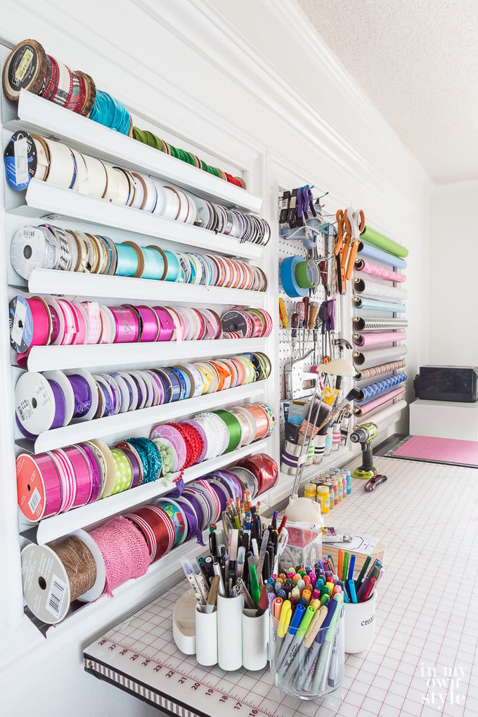 31 Pretty and Creative Craft Room Ideas