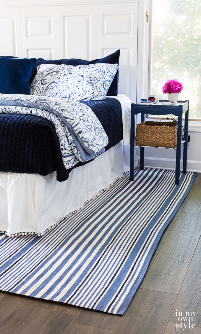 What Size Rug Goes Under a Bed?