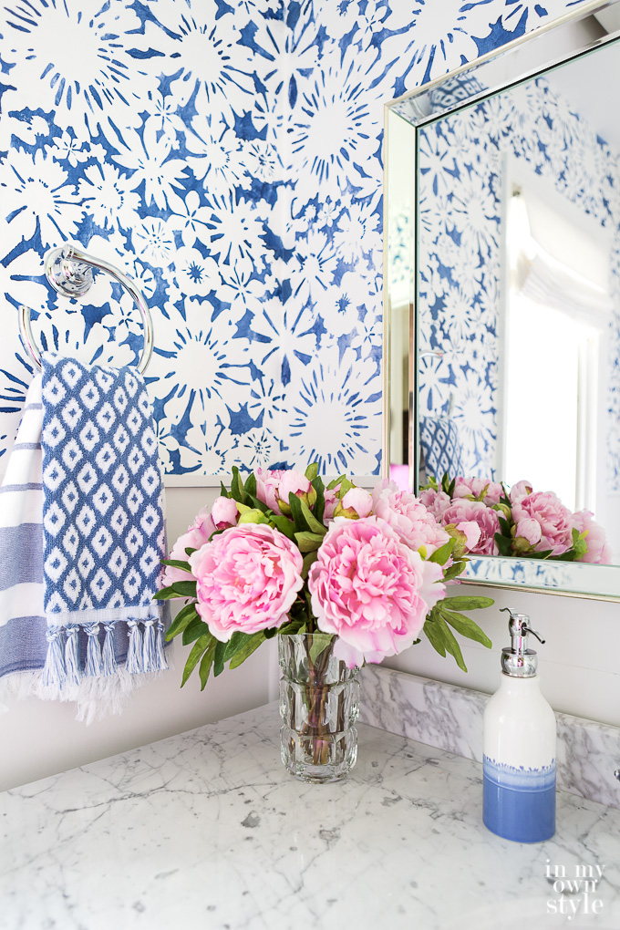 Small Bathroom Before and After Makeover