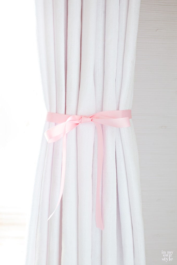 5 Tricks to Use When Hanging Drapes and Curtains