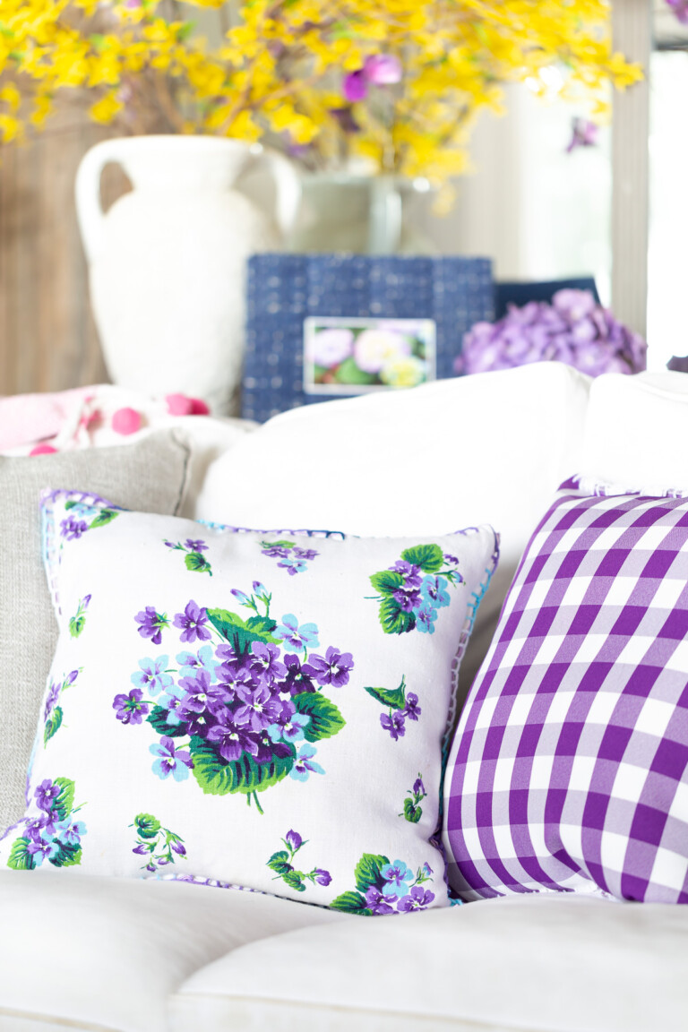 How to Make a Throw Pillow Cover With a Cloth Napkin