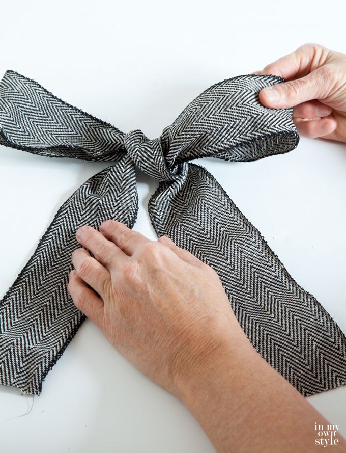 How-to-primp-a-ribbon-bow