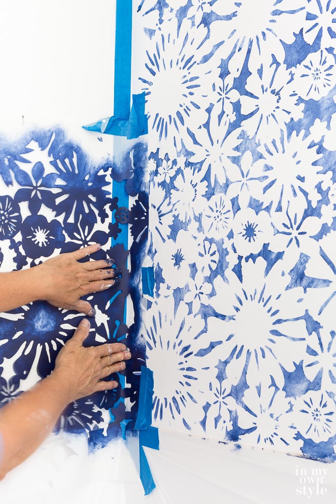 Create Faux Wallpaper Using Paint and a Stencil