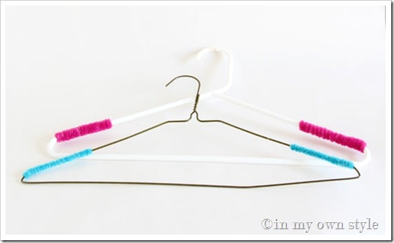 Clothes closet organizing Pipe-cleaner-hangers